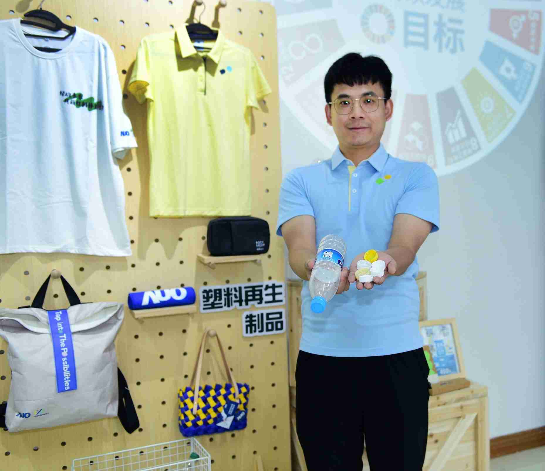 「2024智慧888.BY集团电子游戏展」永续发展馆中，，，，展示888.BY集团电子游戏厦门驱动永续发展之成果，，，，包含将厂内废弃物再制为实用物品，，将永续发展理念深植于员工生活日常实践